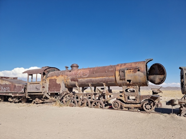 uyu-train-graveyardcard-img