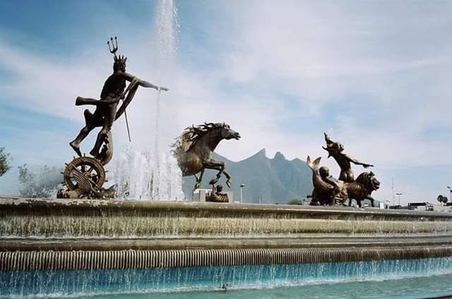 mty-macroplazacard-img