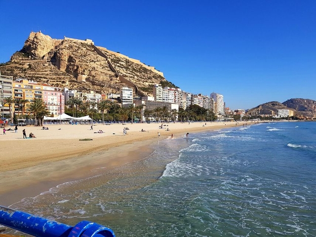 alc-postiguet-beachcard-img